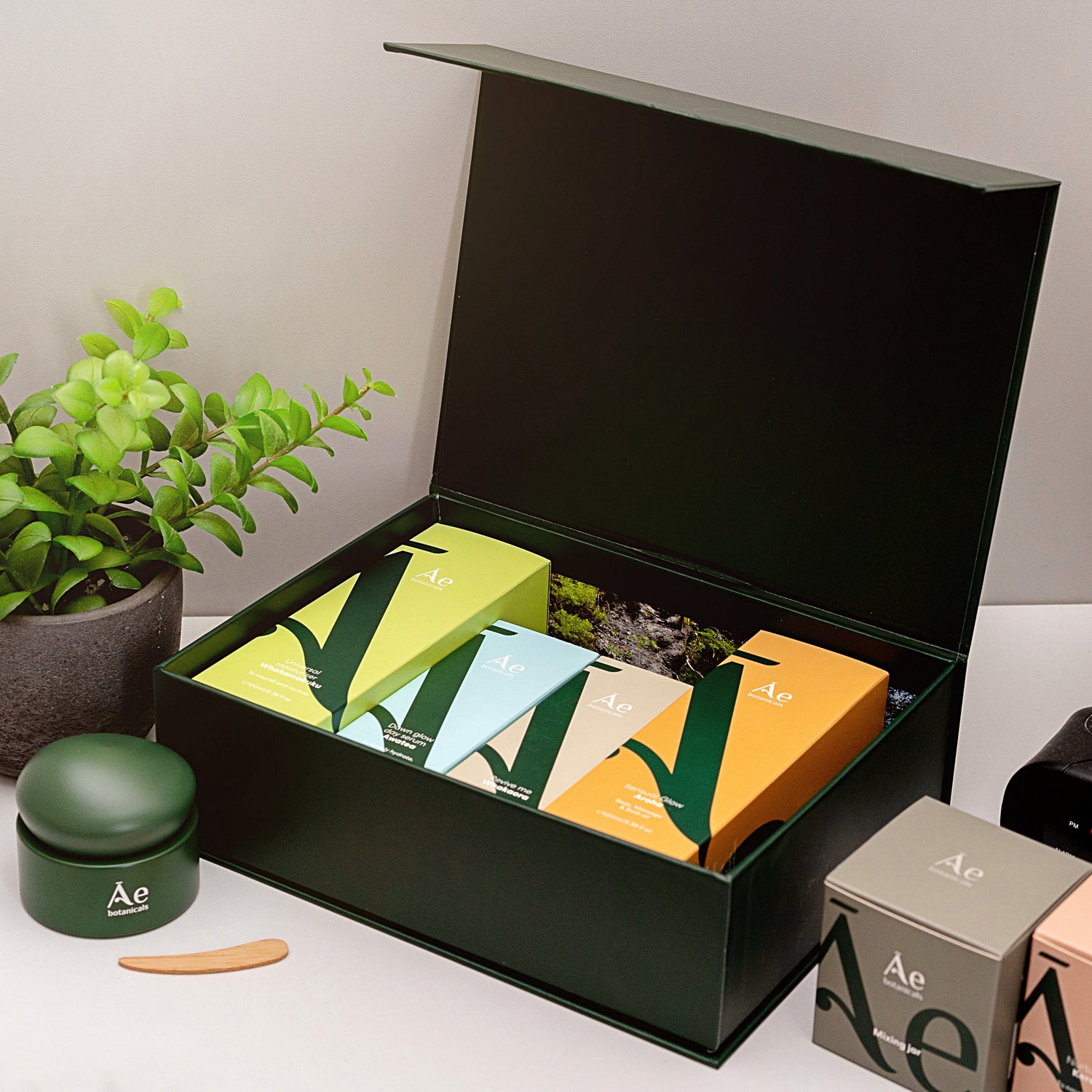 Āe Botanicals Gift Box